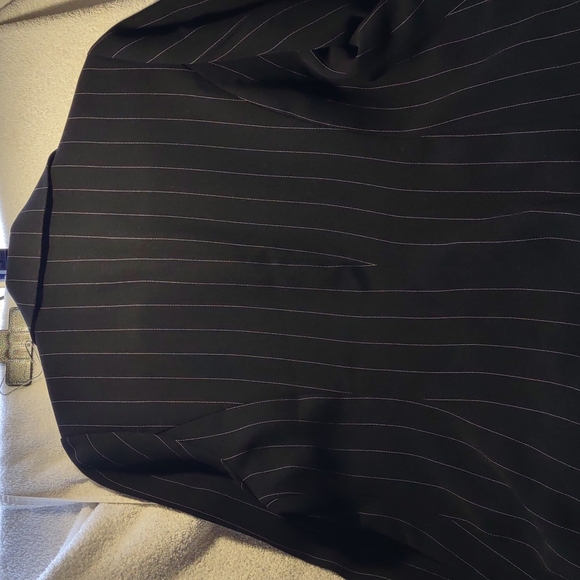 Essential g Sz.8 petite Black with pinstripes excellent condition. - Picture 4 of 4